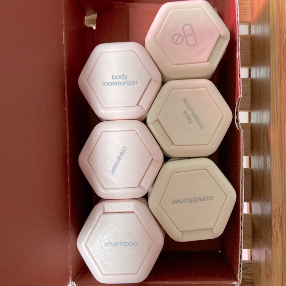 Cadence Magnetic Travel Capsules